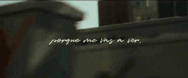 a man driving a car with the words porque me vas a ver