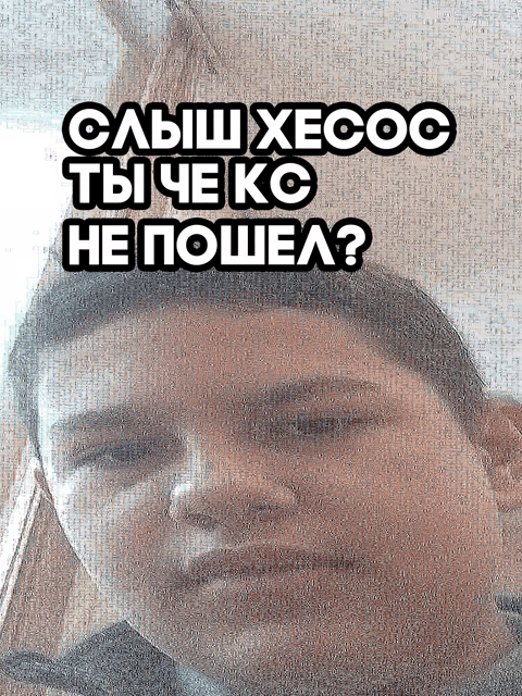 a man 's face is shown with a foreign language caption above it
