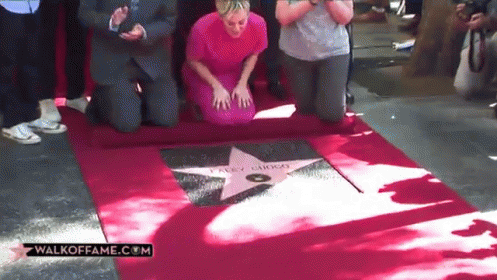 Kaley Cuoco On Walk Of Fame GIF - Hollywood Walk Of Fame Kaley Cuoco GIFs