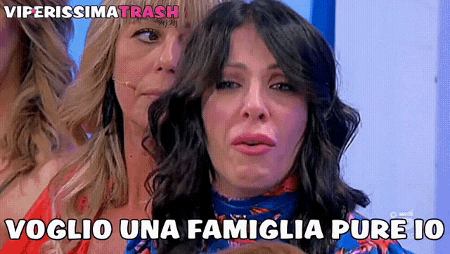 a woman crying with the words voglio una famiglia pure io
