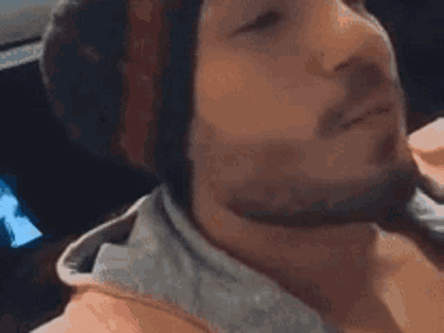 Mamadeiras Lucas Viana GIF