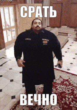 a man standing in a living room with a foreign language caption