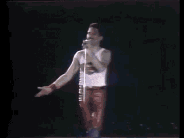 Queen Freddie Mercury GIF - Queen Freddie Mercury Sing GIFs