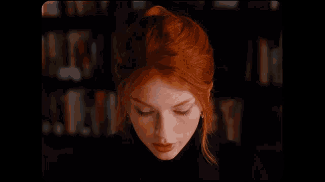 All Too Well Taylor Swift GIF - All Too Well Taylor Swift Looking Around GIFs