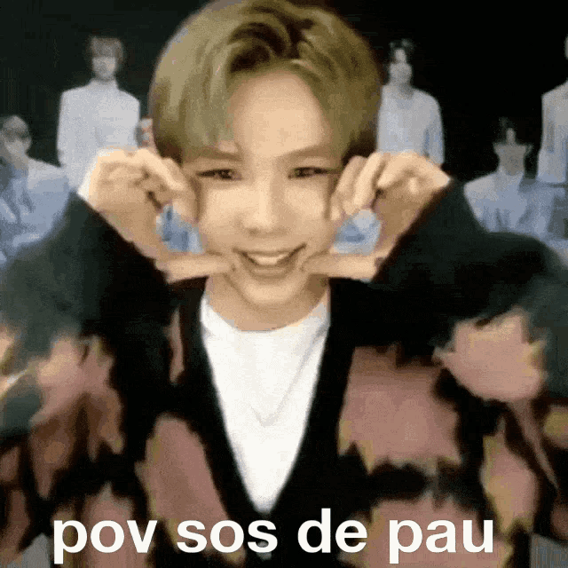 a young man making a funny face with the words pov sos de pau written below him