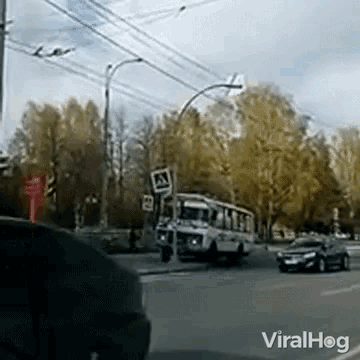 Bus Crashes To A Pole Pole GIF - Bus Crashes To A Pole Pole Traffic Pole GIFs