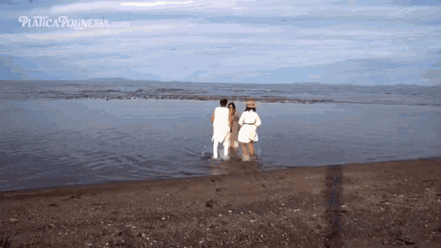 two people standing in a body of water with the website piaticaponesia.com