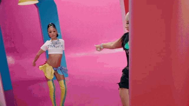 Nicki Minaj Nicki Minaj Coi Leray GIF