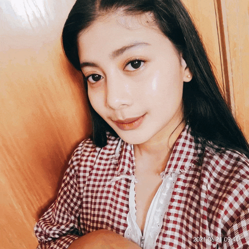 a woman wearing a plaid shirt has a date stamp of 2021/05/21 09:45