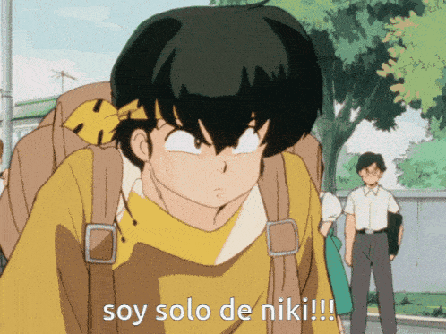 a boy with a backpack says soy solo de niki !!