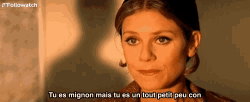 a close up of a woman 's face with the words " tu es mignon mais tu es un tout petit peu con " below her