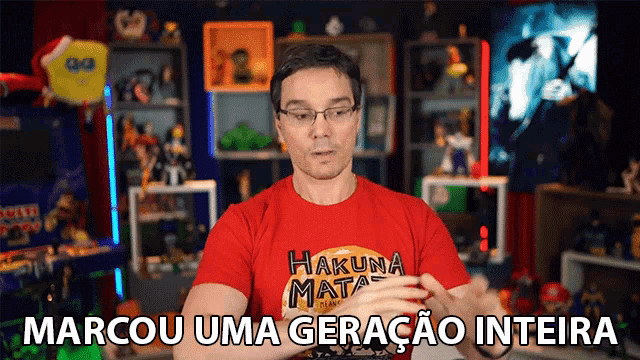 a man wearing a hakuna mata shirt says marcou uma geracao inteira in a video