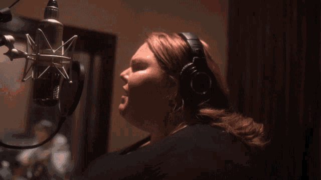 Singing Chrissy Metz GIF - Singing Chrissy Metz Recording GIFs