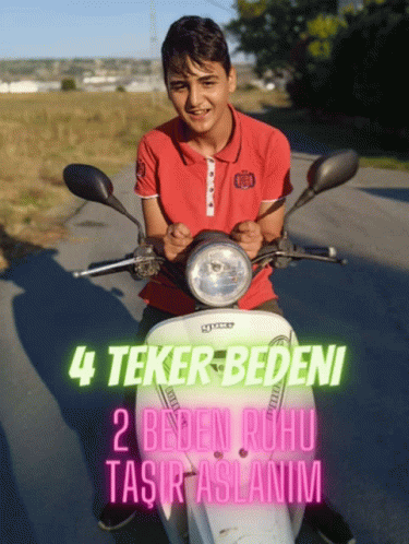 a young man riding a scooter with the words 4 teker bedeni 2 beden roho tasir aslanim