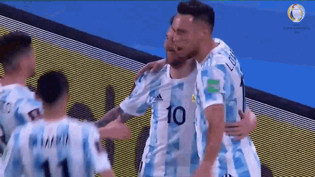 Abrazo Grupal Lionel Messi GIF