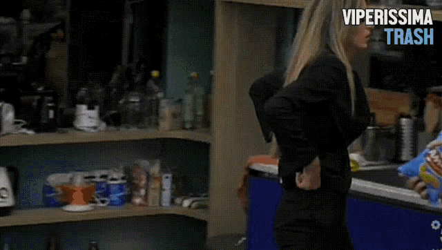 two women standing next to each other with the words viperissima trash on the bottom