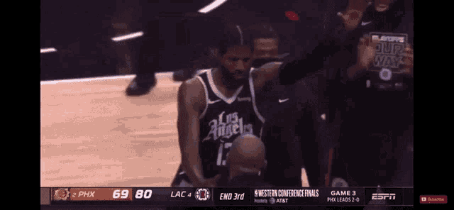 a basketball game is being played between the los angeles angels and the suns