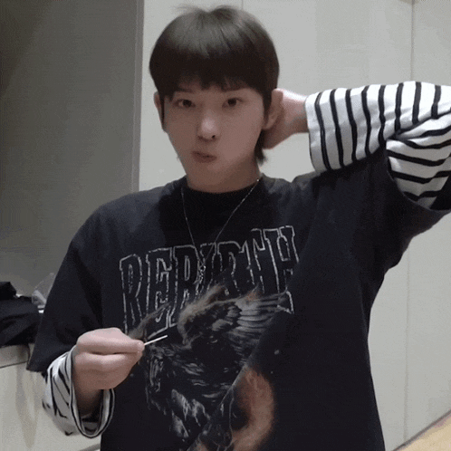 a young man wearing a black shirt that says redrum