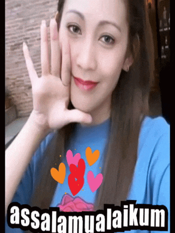 a woman in a blue shirt is making a hand gesture with the words assalamualaikum below her