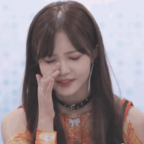 Crying Seowon GIF - Crying Seowon Kpop GIFs