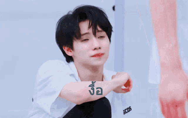 a man with a green sticker on his arm that says ' scds '