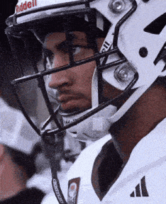 a football player wearing a helmet that says riddell on it