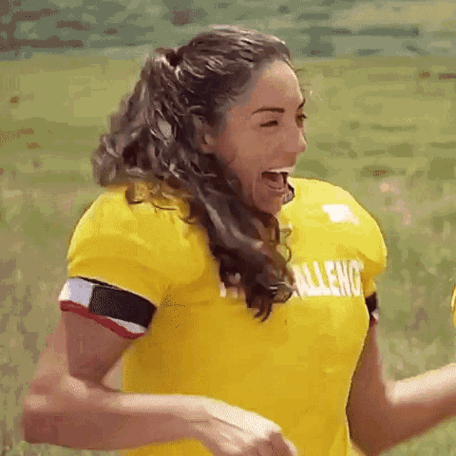 a woman wearing a yellow shirt that says balleno on it