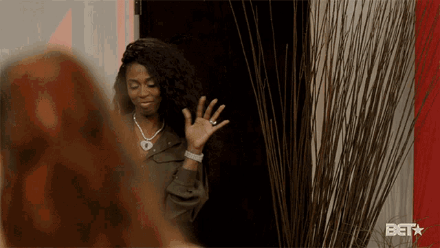 Greetings Arrival GIF - Greetings Arrival Queen GIFs