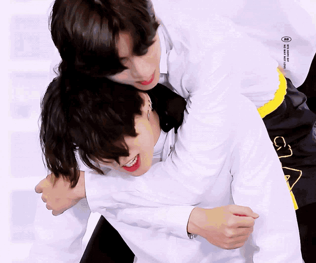 Dynataee Taekook GIF - Dynataee Taekook Taekook Hug GIFs