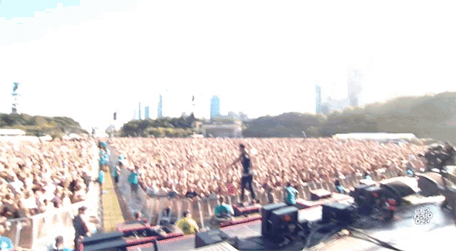 Crowd Performance GIF - Crowd Performance Fitz And The Tantrums GIFs