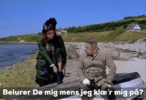 Belurer De Mig Mens Jeg Klær Mig På Dirch Passer GIF