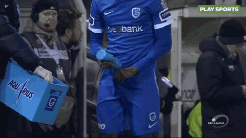 Football Player Pour GIF - Football Player Pour Water GIFs