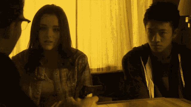 Kate And Richie Close Your Eyes GIF - Kate And Richie Close Your Eyes Richie Gecko GIFs