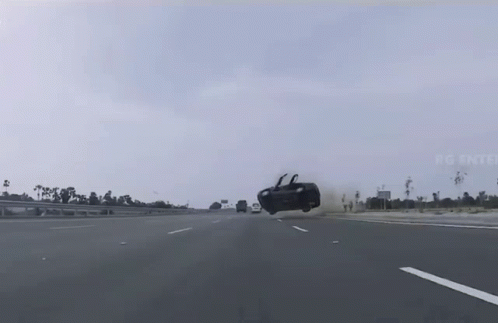 दुर्घटना गाड़ी GIF - दुर्घटना गाड़ी फिसलना GIFs