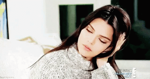 Kendall Jenner Serious GIF - Kendall Jenner Serious Looking GIFs