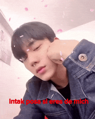 a young man in a denim jacket with the words " intak posa si eres de mich " written below him