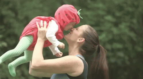 Feliz Dia Das Mães  / Mãe E Filho / Bebê Fantasiado GIF - Mom Kisses Baby GIFs