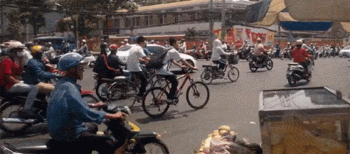 ベトナム　混んでいる　こんでいる　バイク GIF - Vietnam Crowded Bike GIFs