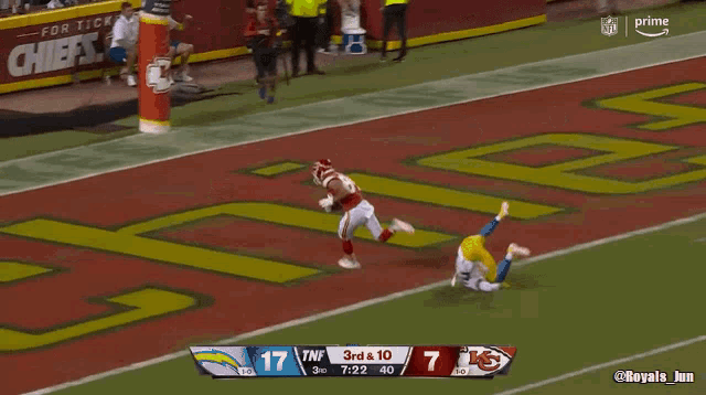 a football game between the chargers and the chiefs is being broadcast on prime