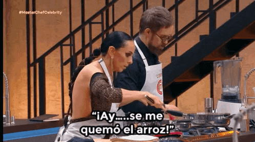 a man and a woman are cooking in a kitchen and one of them is saying " ay se me quemo el arroz "