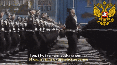 a group of soldiers marching in a parade with the words i on i tyaliya armyskaya sem ya