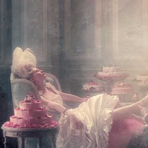 Marie Antoinette Cake GIF - Marie Antoinette Cake Queen Of France GIFs