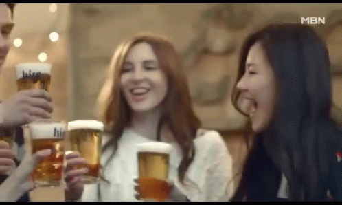 맥주 회식 불금 금요일 GIF - Cass Korean Beer GIFs