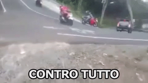 Contro Tutto Scontro Moto GIF - Against All Clash Motorcycle GIFs