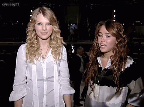 Taylor Swift Miley Cyrus GIF - Taylor Swift Miley Cyrus Miley And Taylor GIFs