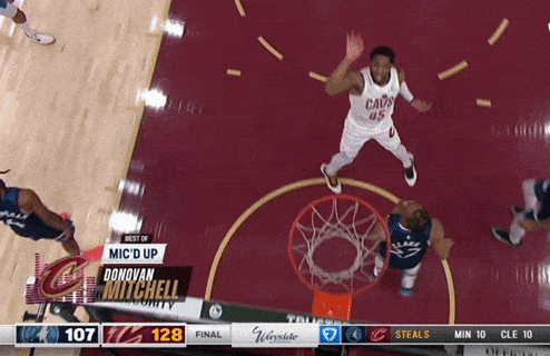 a basketball game is being played between the cavs and the jazz