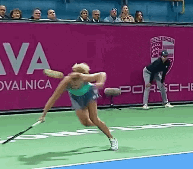 Katerina Siniakova Racquet Throw GIF - Katerina Siniakova Racquet Throw Tennis Racket GIFs
