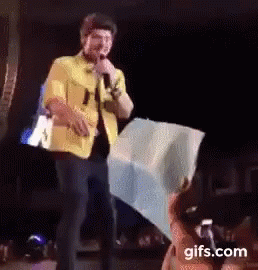 Carlos Right Carlos Ot GIF - Carlos Right Carlos Ot On Stage GIFs