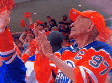 Oilers Oilers Fan GIF - Oilers Oilers Fan Cheering GIFs