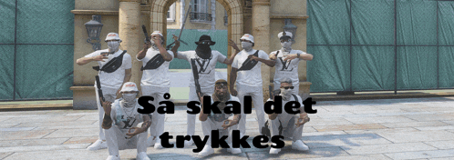 a group of men are posing for a picture with the words sa skal det trykkes written below them